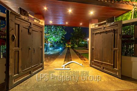 City Center 6 Bedroom Private Pool Villa For Sale on 1 Rai Land