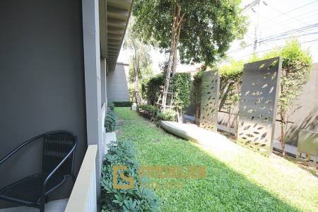 Autumn Condominium: 1 Schlafzimmer-Eigentumswohnung im Erdgeschoss mit Gartenblick