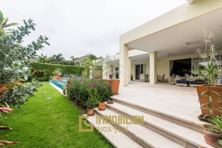 Baan Ing Phu, luxuriöse Pool Villa mit Bergblick zum Verkauf