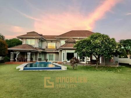 Palm Hils Golf Course: 2 Story 4 Bedroom Pool Villa