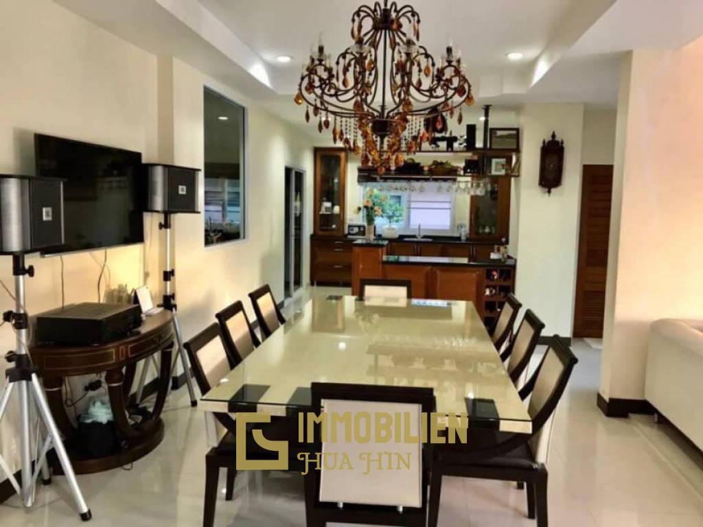 Palm Hils Golf Course: 2 Story 4 Bedroom Pool Villa