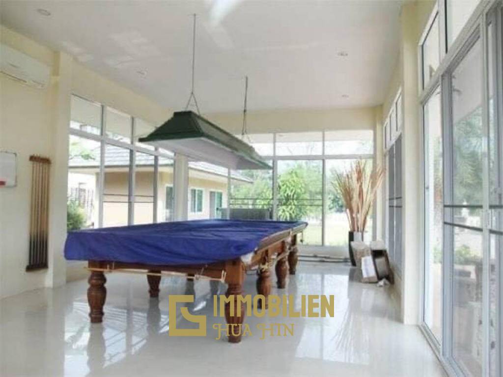 Palm Hils Golf Course: 2 Story 4 Bedroom Pool Villa