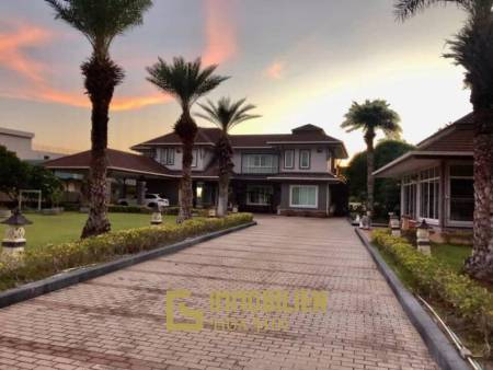 Palm Hils Golf Course: 2 Story 4 Bedroom Pool Villa