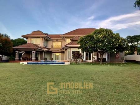 Palm Hils Golf Course: 2 Story 4 Bedroom Pool Villa