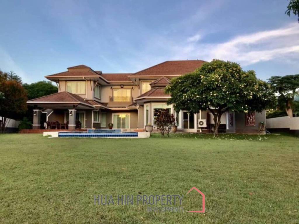 Palm Hils Golf Course: 2 Story 4 Bedroom Pool Villa