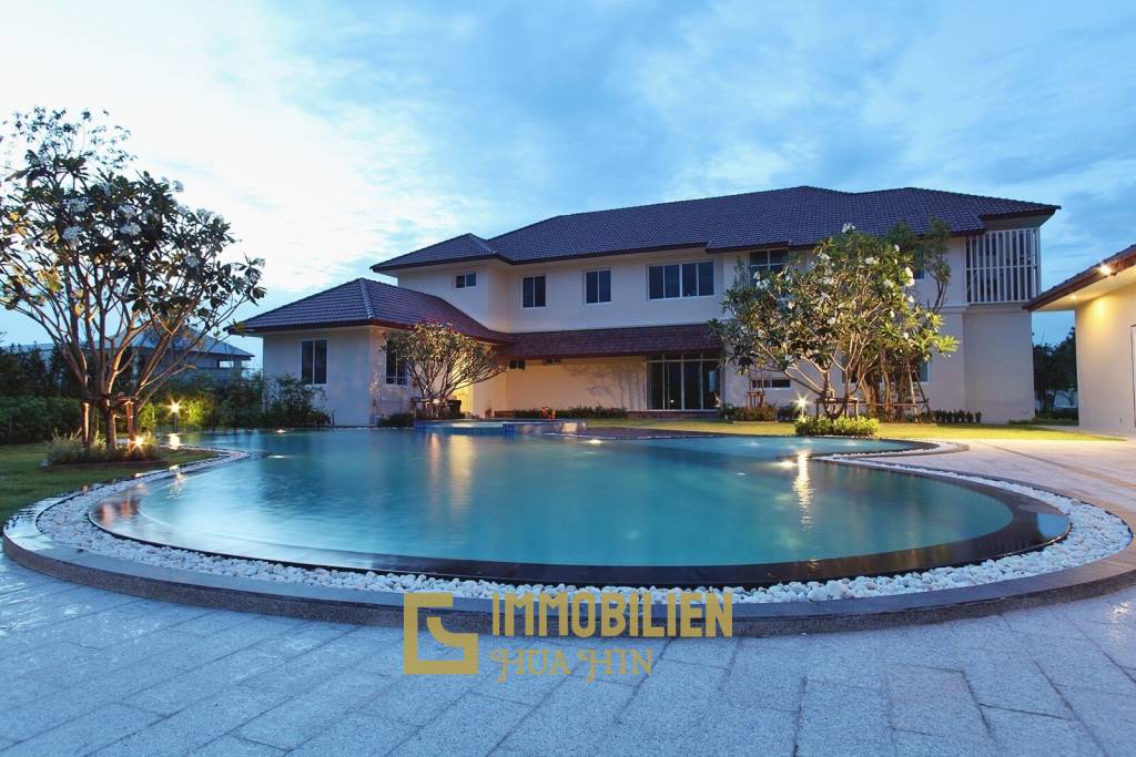 Luxury Two Story Mansion In Cha Am