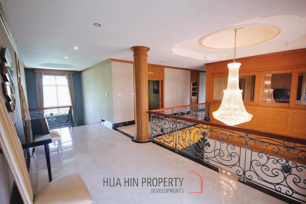 Luxury Two Story Mansion In Cha Am