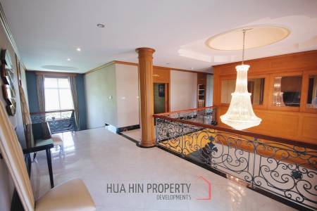 Luxury Two Story Mansion In Cha Am
