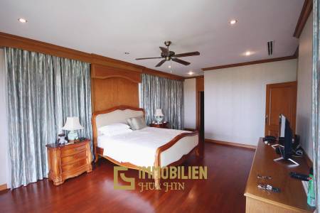 Luxury Two Story Mansion In Cha Am