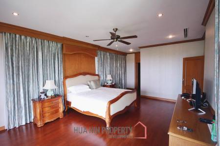 Luxury Two Story Mansion In Cha Am