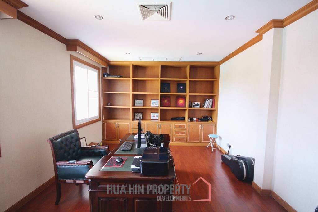 Luxury Two Story Mansion In Cha Am