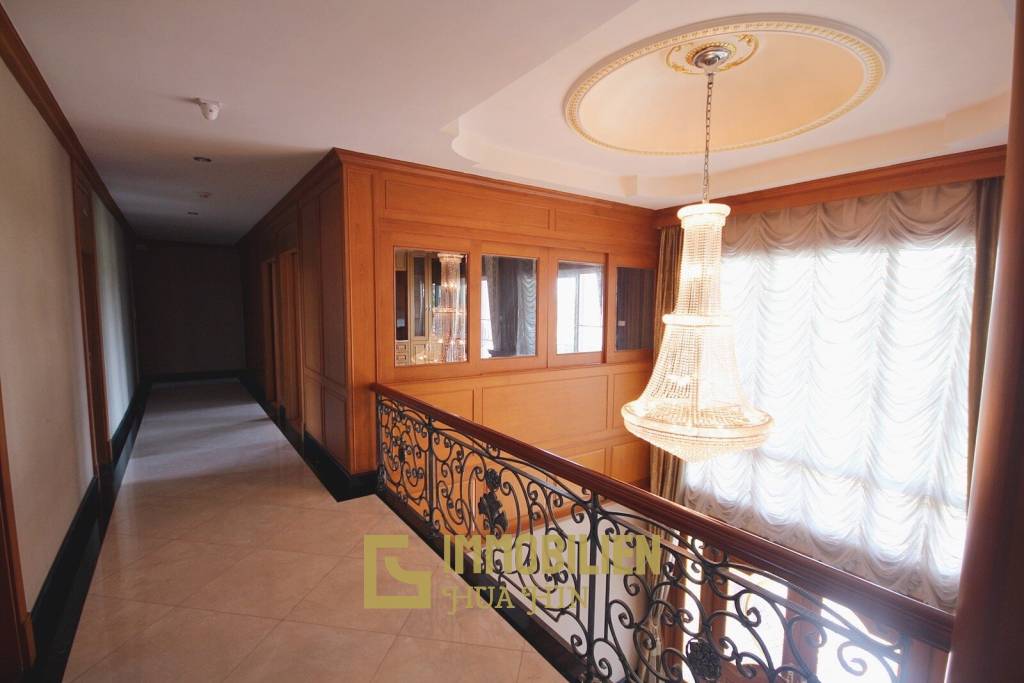 Luxury Two Story Mansion In Cha Am