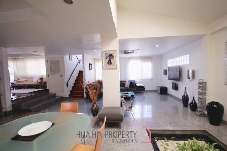 City center 3 bedroom villa walking distance from the beach