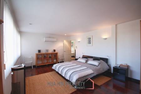 City center 3 bedroom villa walking distance from the beach