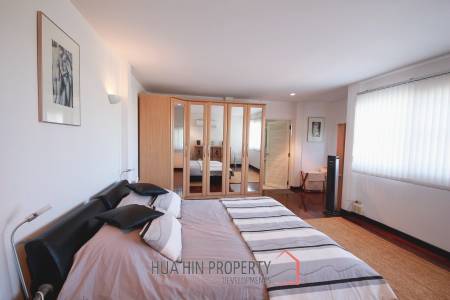 City center 3 bedroom villa walking distance from the beach