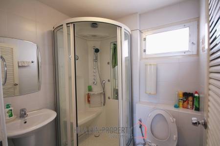 City center 3 bedroom villa walking distance from the beach
