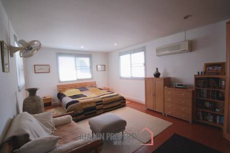 City center 3 bedroom villa walking distance from the beach
