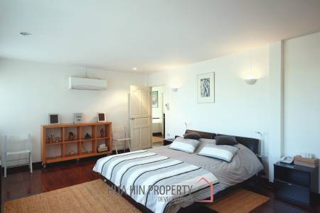 City center 3 bedroom villa walking distance from the beach