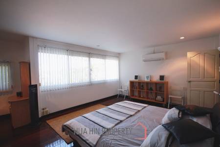 City center 3 bedroom villa walking distance from the beach