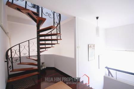City center 3 bedroom villa walking distance from the beach