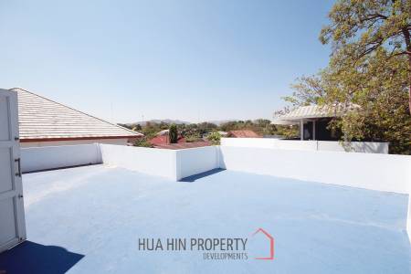 City center 3 bedroom villa walking distance from the beach