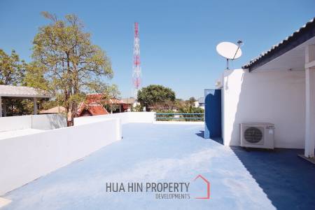 City center 3 bedroom villa walking distance from the beach