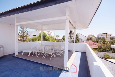 City center 3 bedroom villa walking distance from the beach