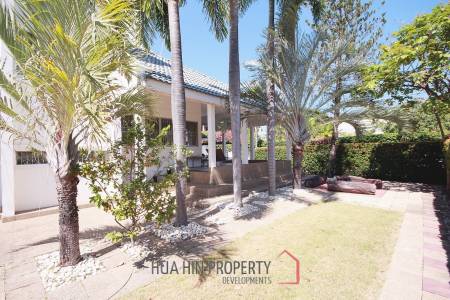 City center 3 bedroom villa walking distance from the beach