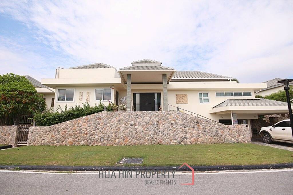 Single Story 3 Bedroom Pool Villa with Golf Membership
