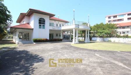 Grundstück mit einer einstöckigen Villa, 50 Meter vom Strand entfernt - Zentral Hua Hin