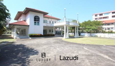 Land with a 2 Storey Villa, 50 metres from Beach - Central Hua Hin