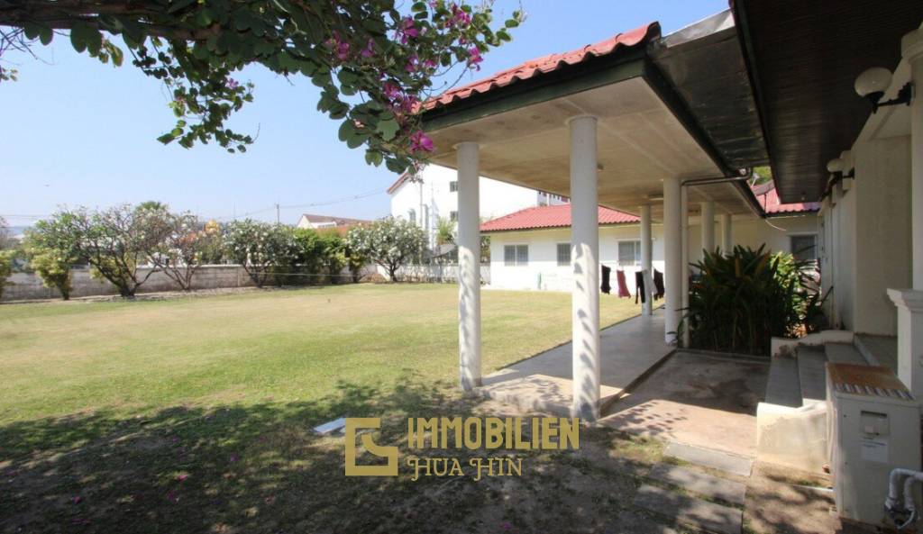 Grundstück mit einer einstöckigen Villa, 50 Meter vom Strand entfernt - Zentral Hua Hin