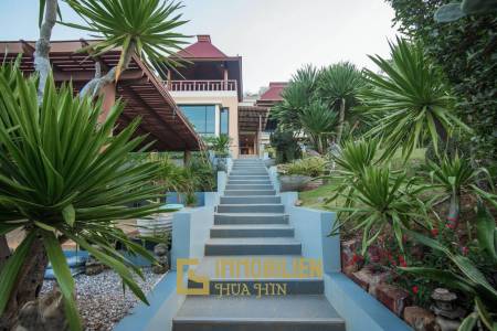 Einstöckige Pool Villa mit Meerblick und vier Schlafzimmern