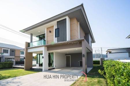 Modern Luxury 2 Storey House close to Town