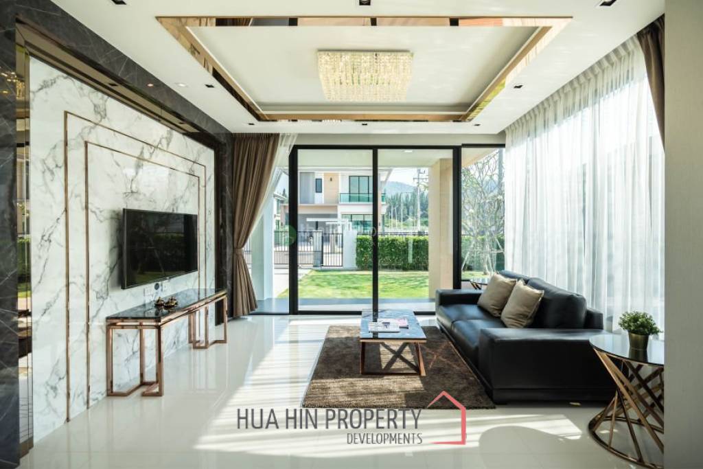 Modern Luxury 2 Storey House close to Town