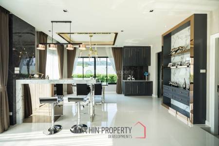 Modern Luxury 2 Storey House close to Town