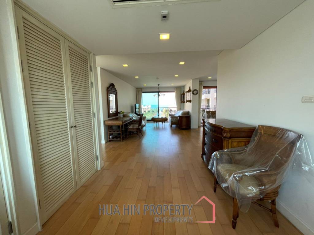 Stunning 3 Bed Condo with Sea and Pool View in town