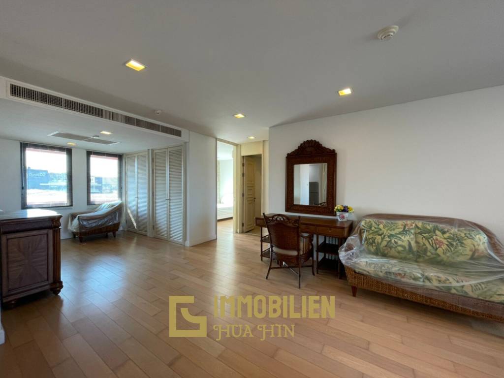 Stunning 3 Bed Condo with Sea and Pool View in town