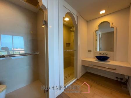 Stunning 3 Bed Condo with Sea and Pool View in town
