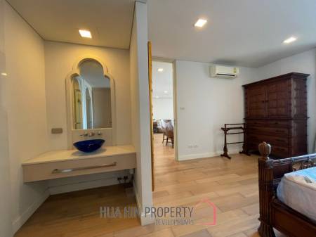 Stunning 3 Bed Condo with Sea and Pool View in town
