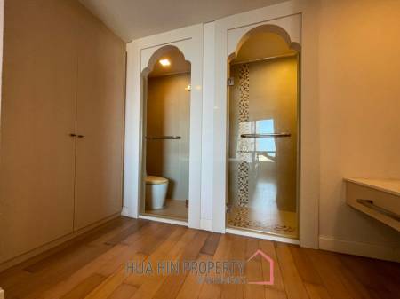 Stunning 3 Bed Condo with Sea and Pool View in town