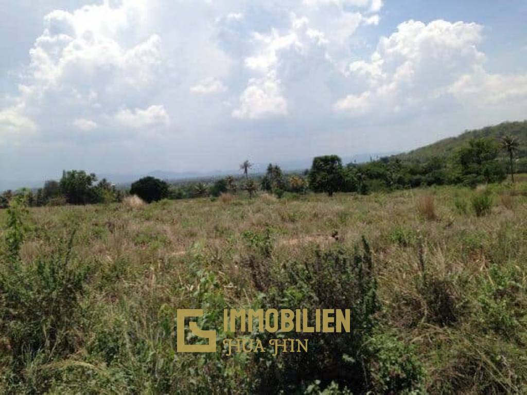 16 Rai (25.600 qm) schönes Grundstück mit Aussicht ganz in der Nähe des Banyan Golf Clubs