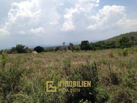 16 Rai (25.600 qm) schönes Grundstück mit Aussicht ganz in der Nähe des Banyan Golf Clubs