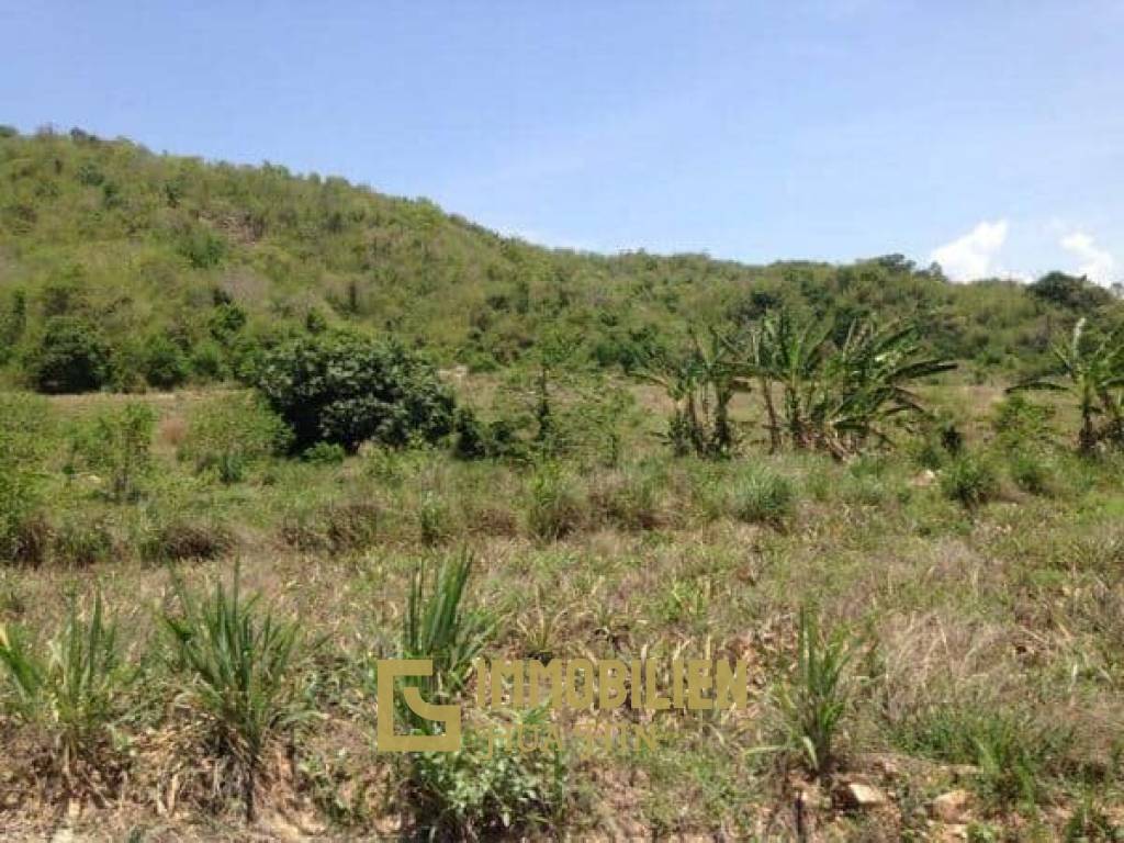 16 Rai (25.600 qm) schönes Grundstück mit Aussicht ganz in der Nähe des Banyan Golf Clubs