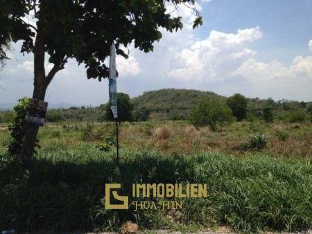 16 Rai (25.600 qm) schönes Grundstück mit Aussicht ganz in der Nähe des Banyan Golf Clubs