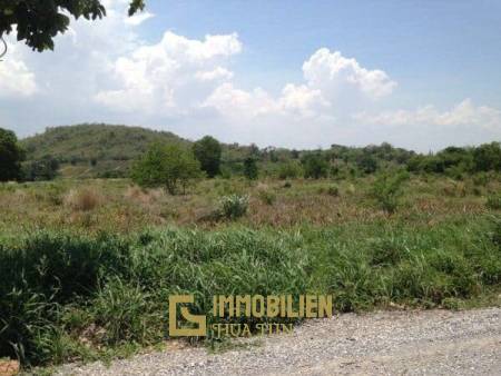 16 Rai (25.600 qm) schönes Grundstück mit Aussicht ganz in der Nähe des Banyan Golf Clubs