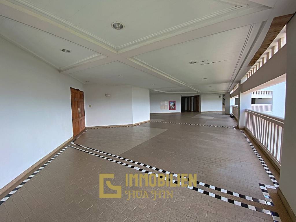 Dusit Thani Condominium - Fully Modernised Luxury 2 Bed Condo