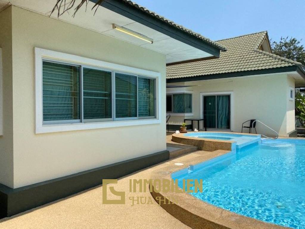 3 Bedroom Pool Villa Near To The Royal Lake In Khao Tao