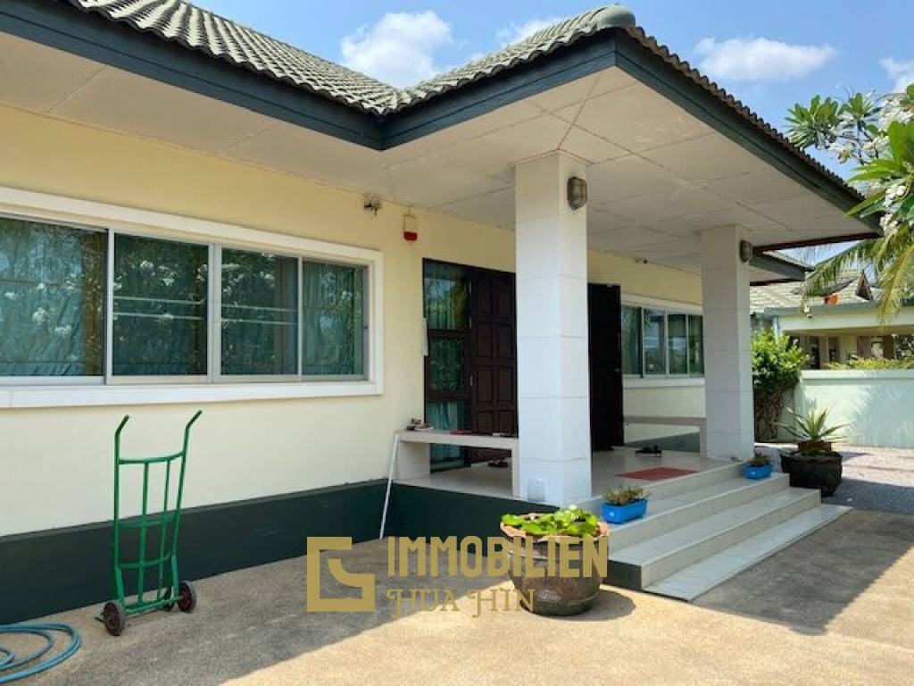 3 Bedroom Pool Villa Near To The Royal Lake In Khao Tao