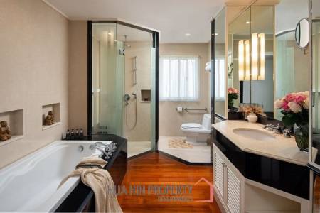 Absolute Beachfront 3 Bed Condo
